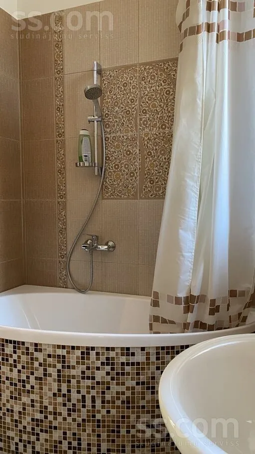 Vannitoad - 2-Bedroom Apartment with Balcony in Riga Centre
