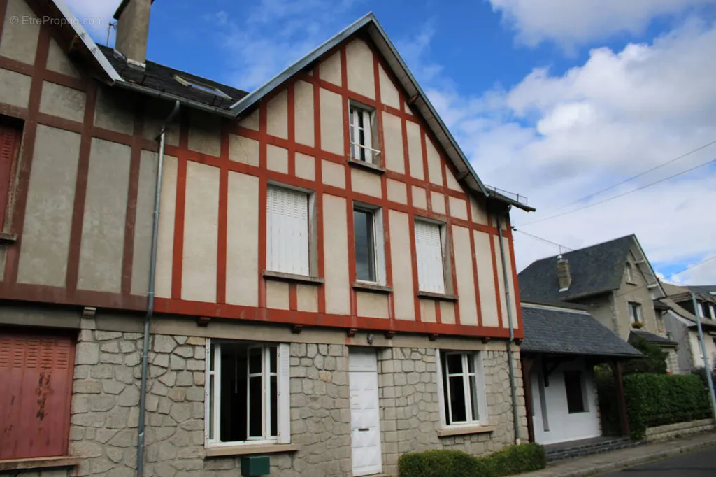 10-room house in Riom-Es-Montagnes