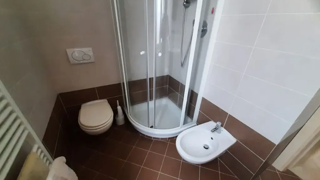 Salles de bain - Fully Renovated Apartment with Balcony in Ovada