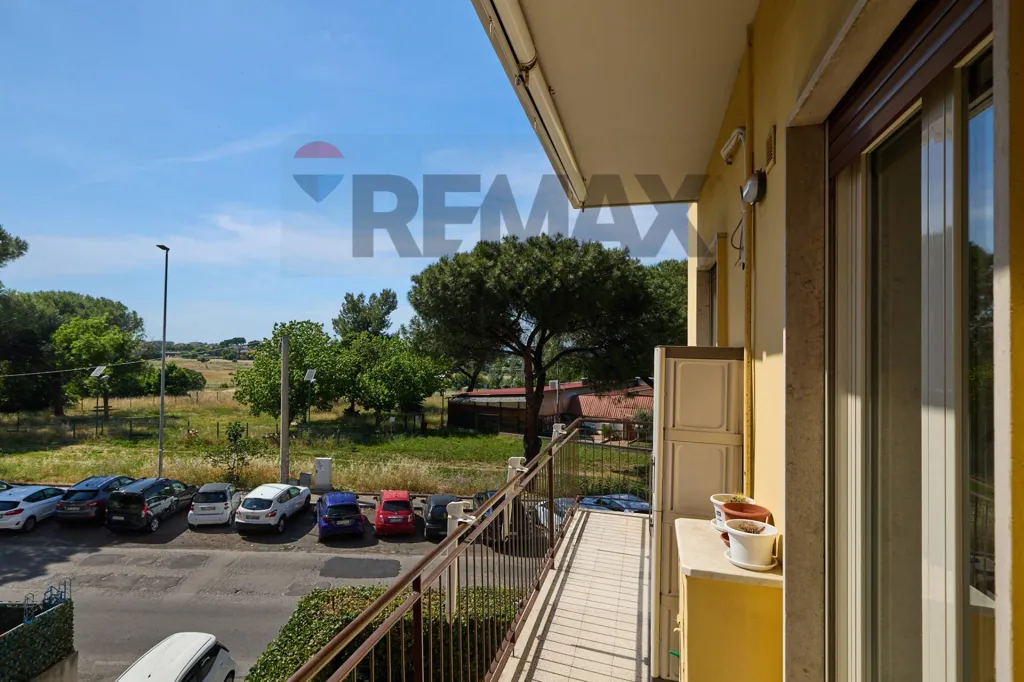 Balcone - Ristrutturato Triplex with Balcony in Torre Maura