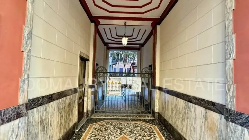 Hallway - Trilocale with Double Exposure in Milan