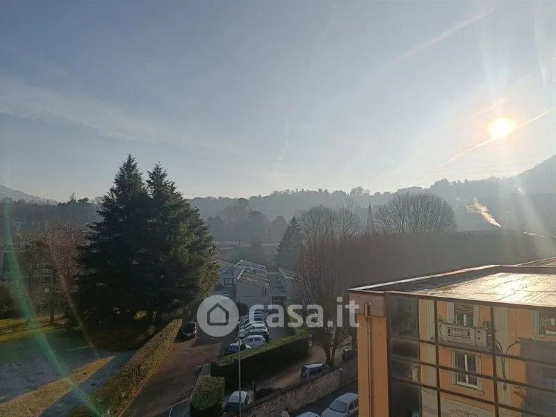 Balcon - Restored Apartment with Balconies in Como Borghi