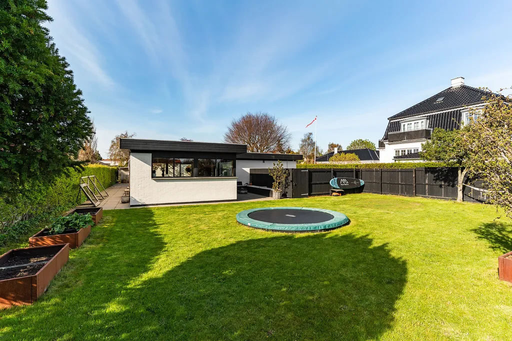 Jardin - Classically Styled Villa Near Water in Risskov