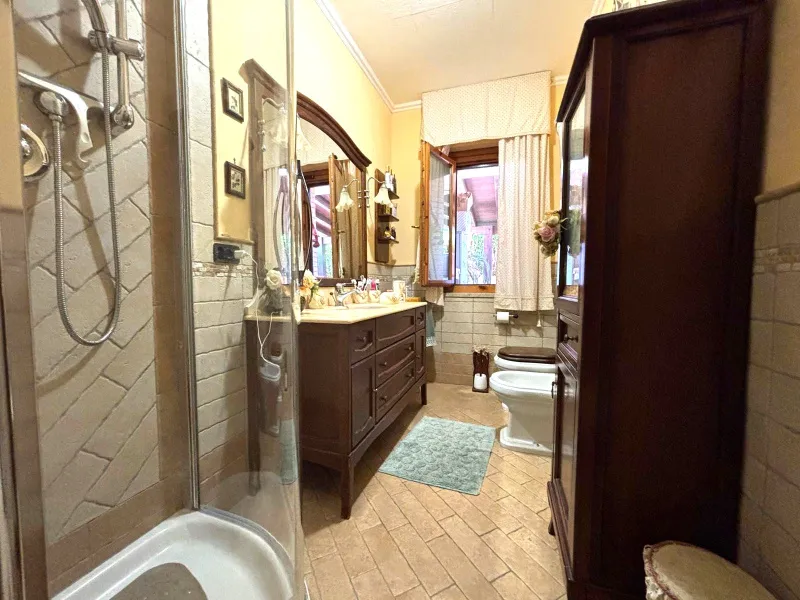 Bagni - Bifamiliar Villa with Garden in Ardea
