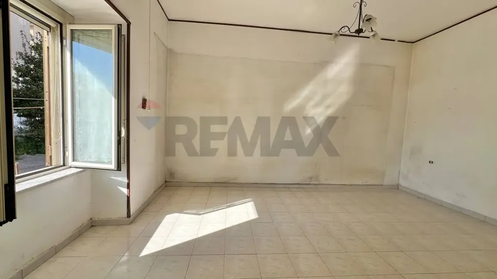 Pièces - Apartment with Terrace in Piscinola, Naples