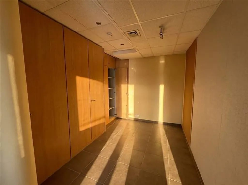 Bureau - Appartement avec 3 Chambres au Centre de Bastogne