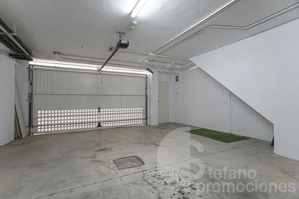 Garage - Luxury Villa with Sea Views in Málaga Este