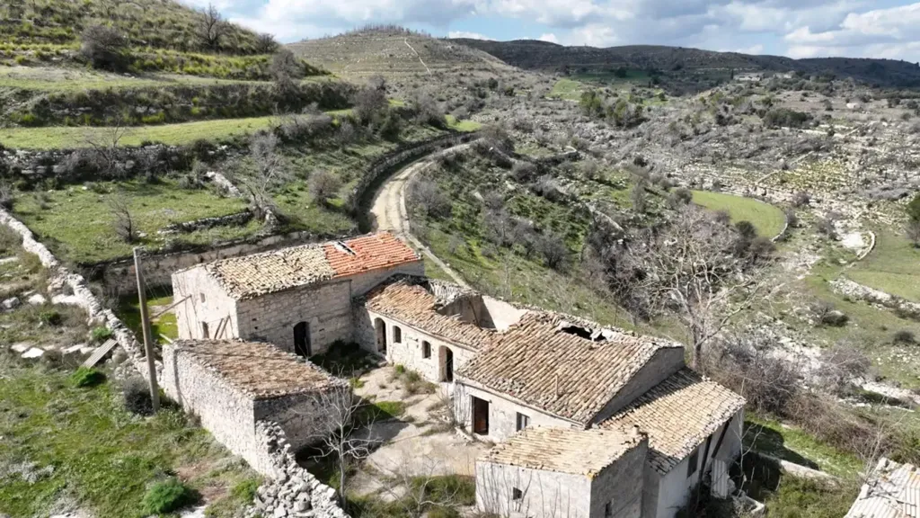 Õhuvaade - Traditional Rustico with Extensive Land in Ragusa