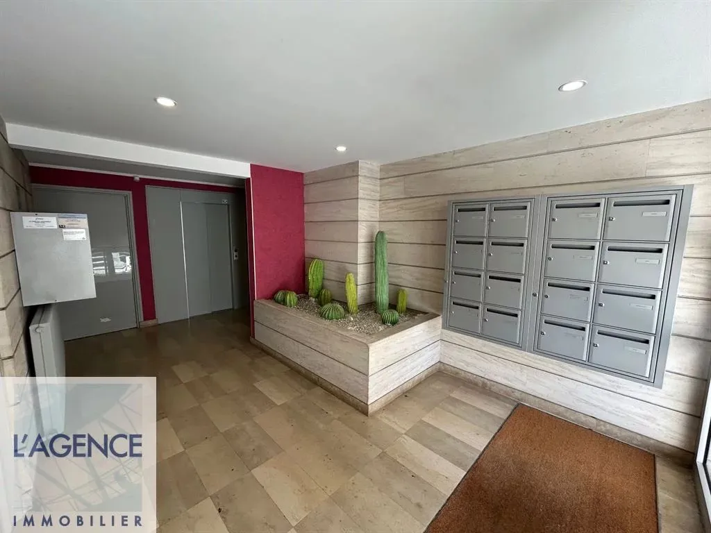 Hallway - T3 Flat for Renovation in Moissons