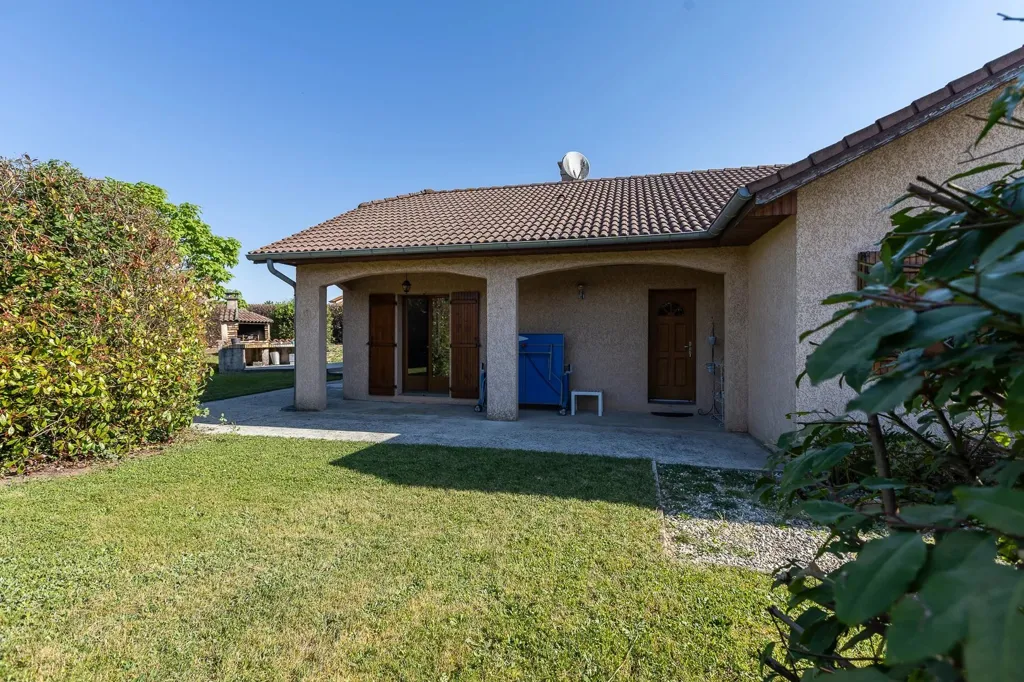 Aed - Detached House with Garden near Bourgoin-Jallieu