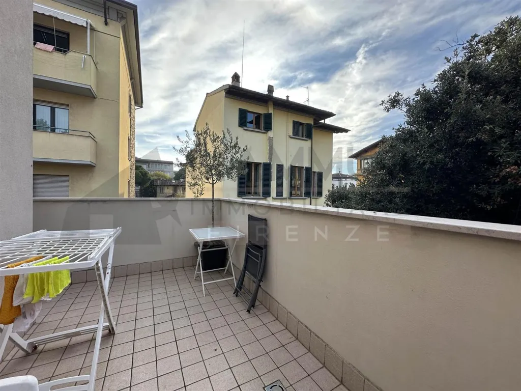 Rõdu - Apartment with Terrace in Central Florence