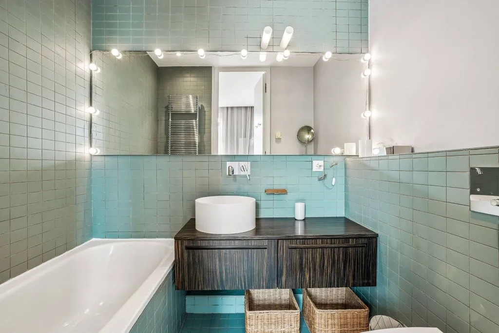 Bathrooms - Luxury Flat with Terrace in Paris