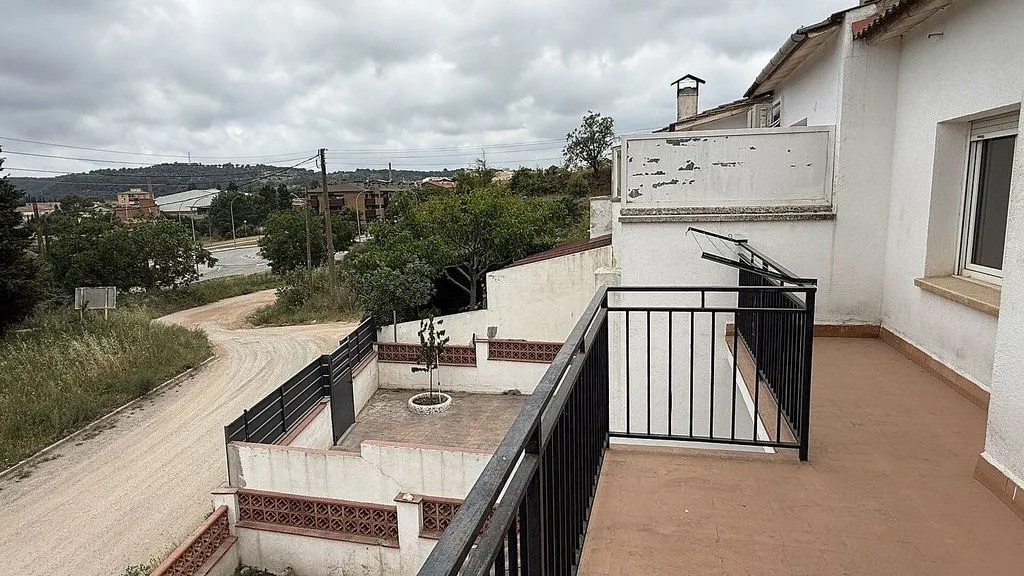 Balcon - Terraced House with Garage in Moià