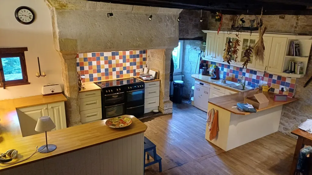 Cuisine - Demeure du 18ème avec Piscine près de Thenon