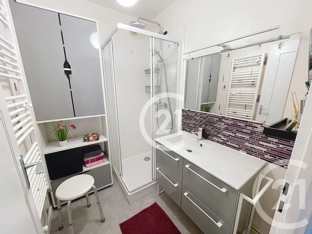 Salles de bain - Appartement T5 avec Balcon à CAEN