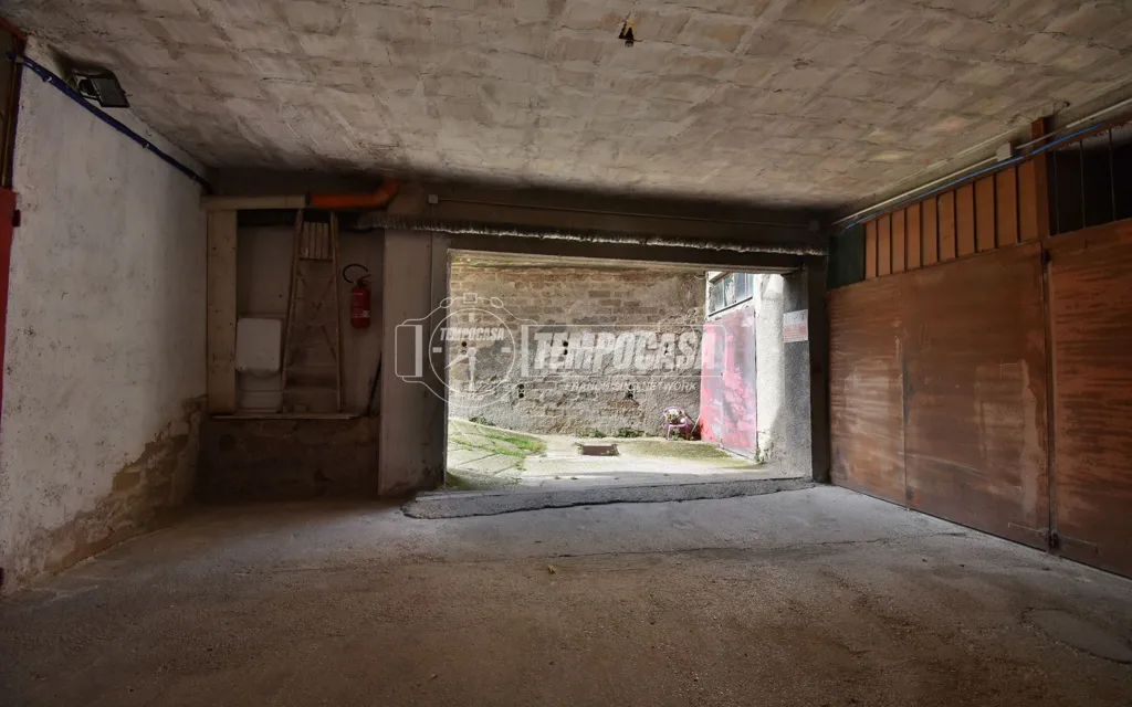 Garage - Duplex con due balconi in zona semicentrale a Tolentino