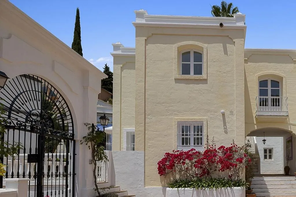 Exterior - Newly Built Villa with Mountain Views in Benahavís