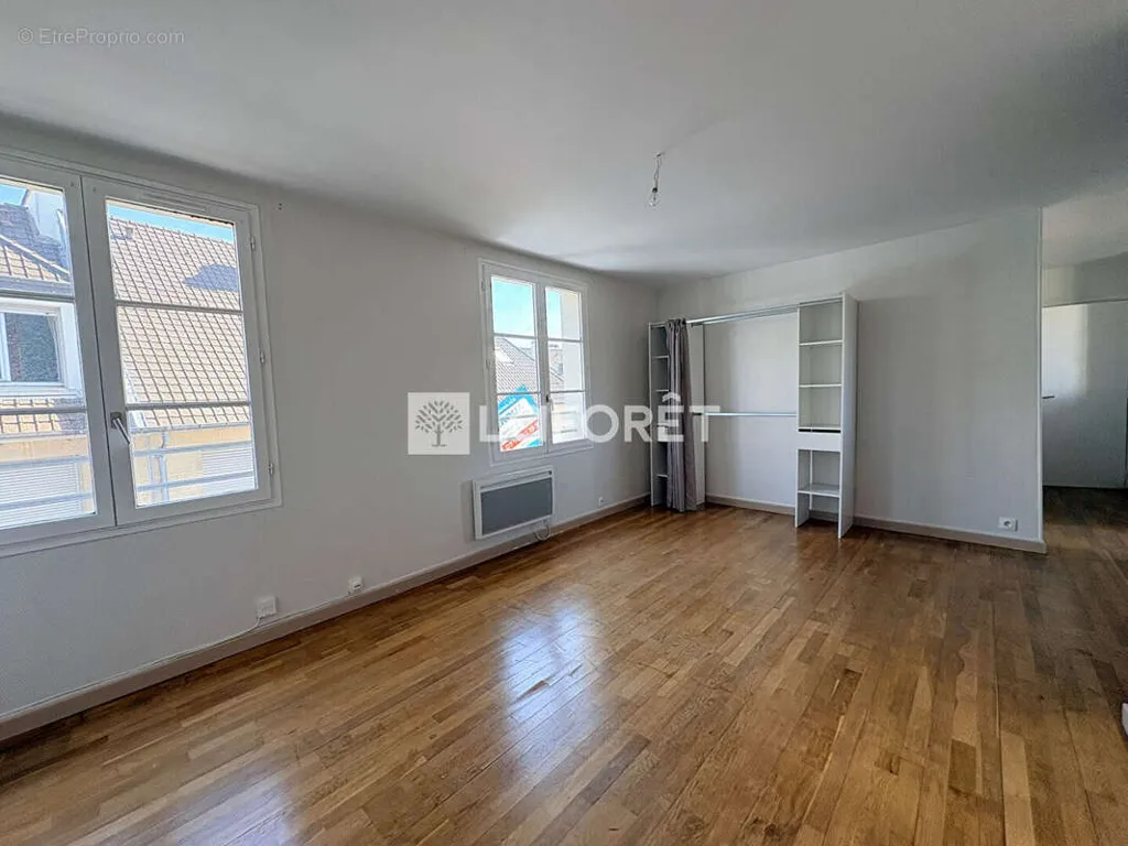Rooms - City Centre Flat with Balcony in Deuil-la-Barre