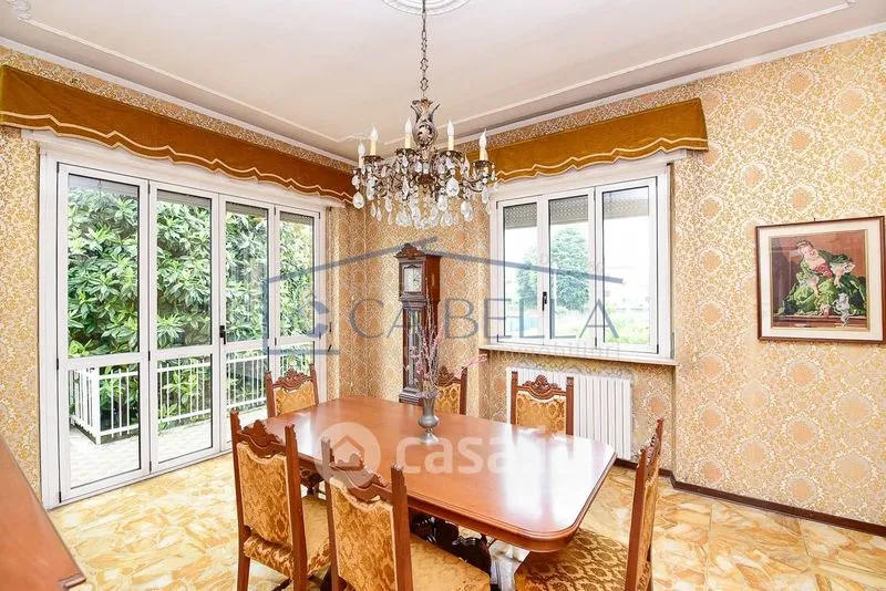 Salle à manger - Villa with Private Garden in Limbiate
