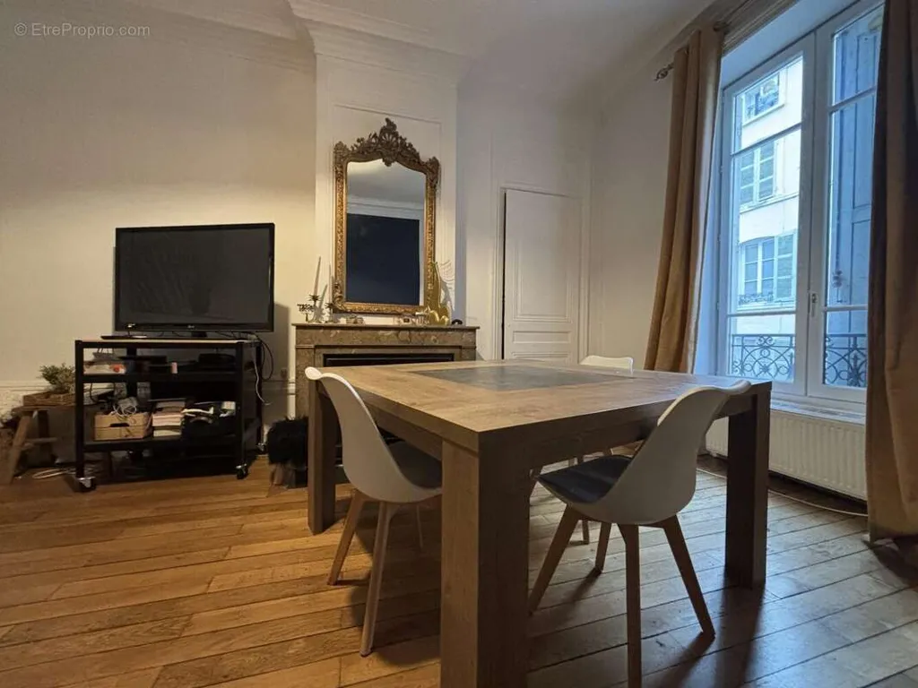 Salle à manger - Appartement T3 avec Cachet dans Immeuble Bourgeois à Vienne