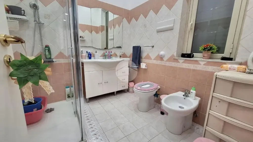 Salles de bain - Rear-Facing Apartment with Balcony in Palermo