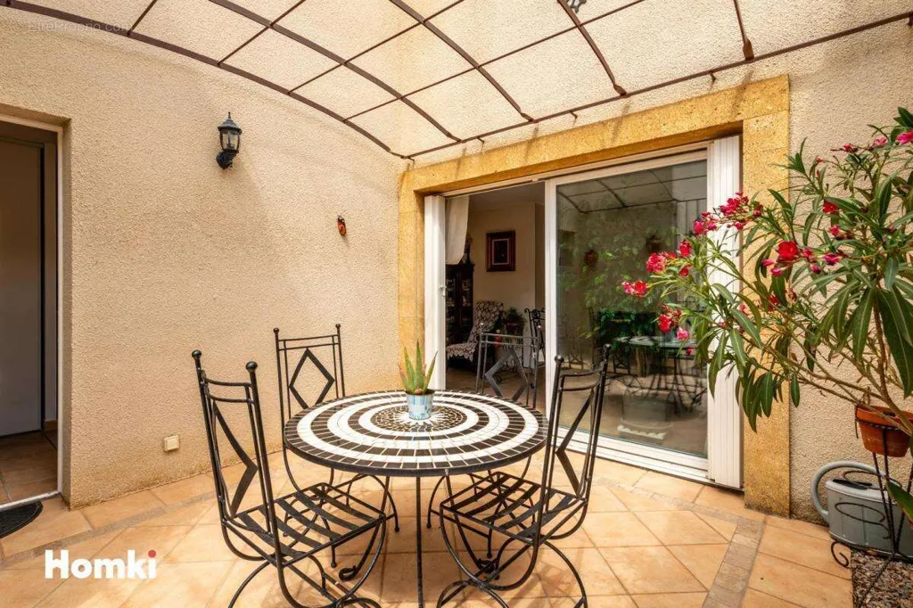 Terrasse - Villa avec Piscine à Montbrun-des-Corbières