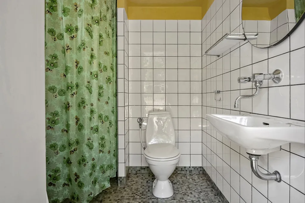 Bathrooms - Holiday Home with Large Garden in Sejs-Svejbæk