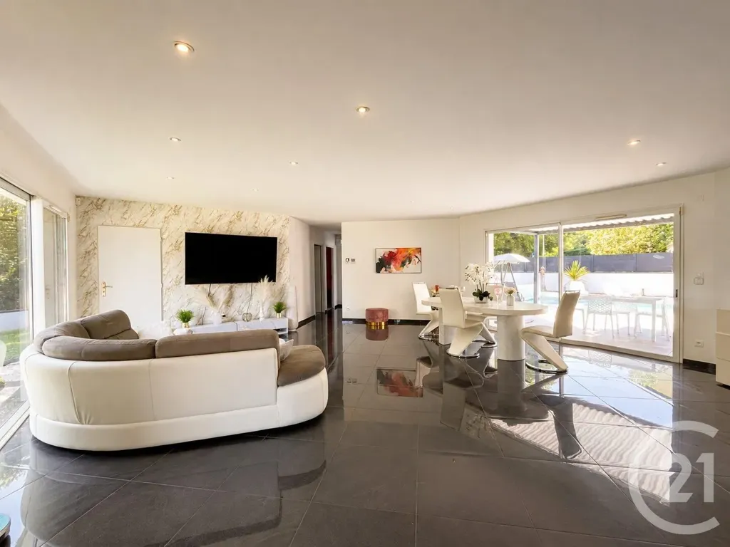 Séjour - Maison Contemporaine avec Piscine à Bonnetan