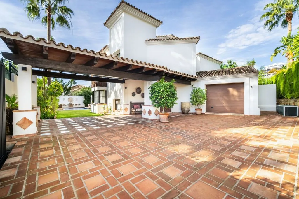 Terrass - Luxury Detached House with Pool in La Quinta, Marbella