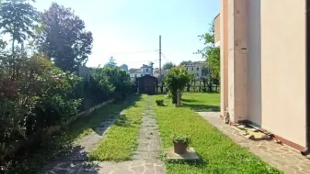 Aed - Terraced Villa with Garden in Adria