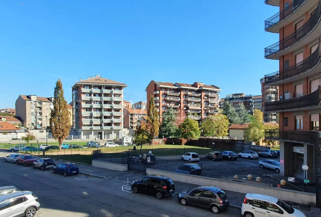 Balcone - Apartment with Double Exposure in Turin