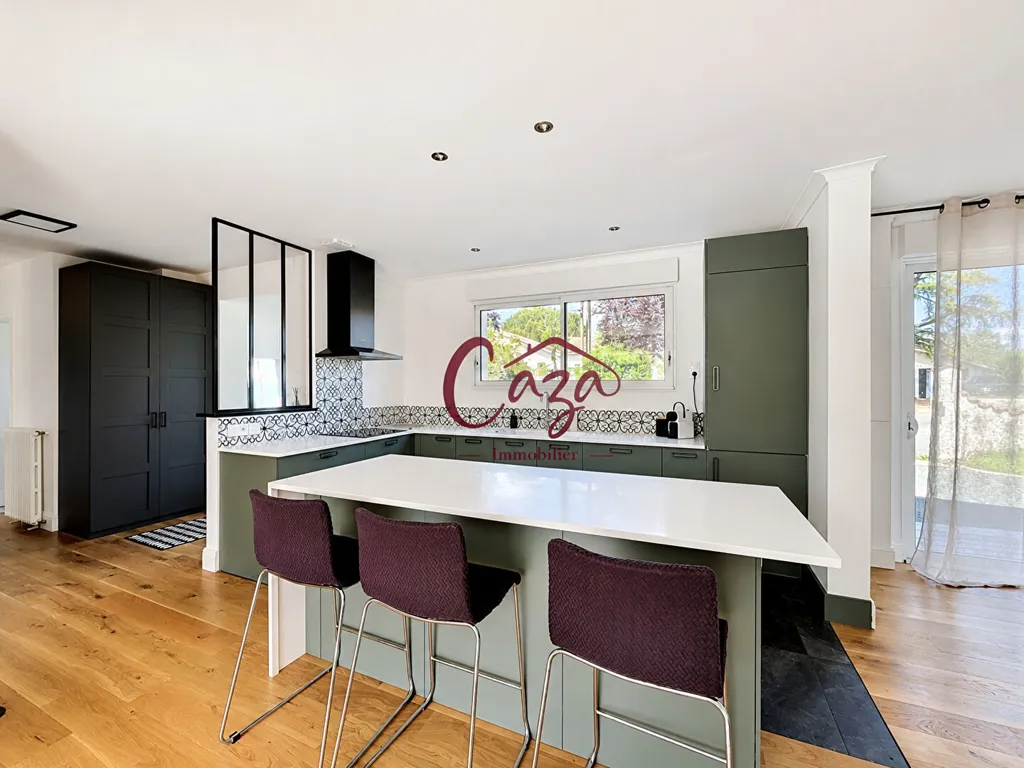 Cuisine - Maison rénovée avec piscine à Carignan-de-Bordeaux