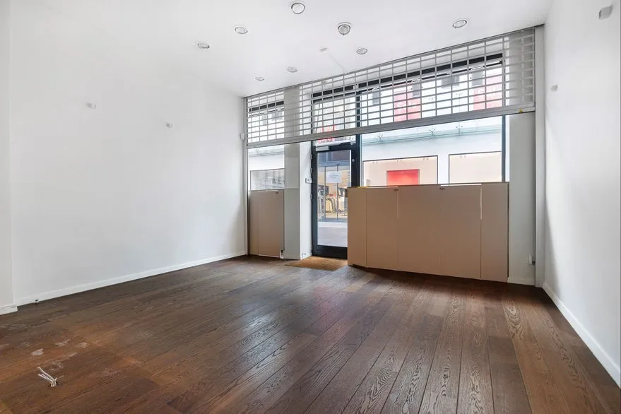 Toad - High-ceilinged Retail Unit in Bispensgade