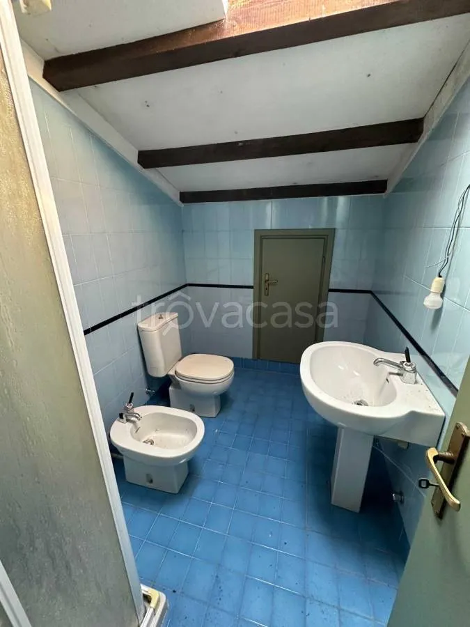 Salles de bain - Characterful Triplex with Terraces in Pagno