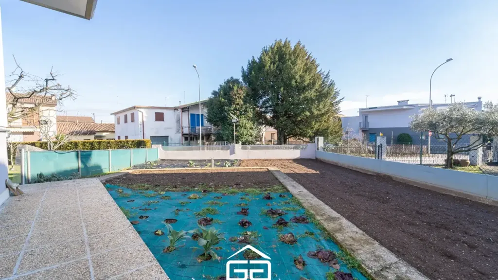 Aed - High-Efficiency Villa with Garden in Malo