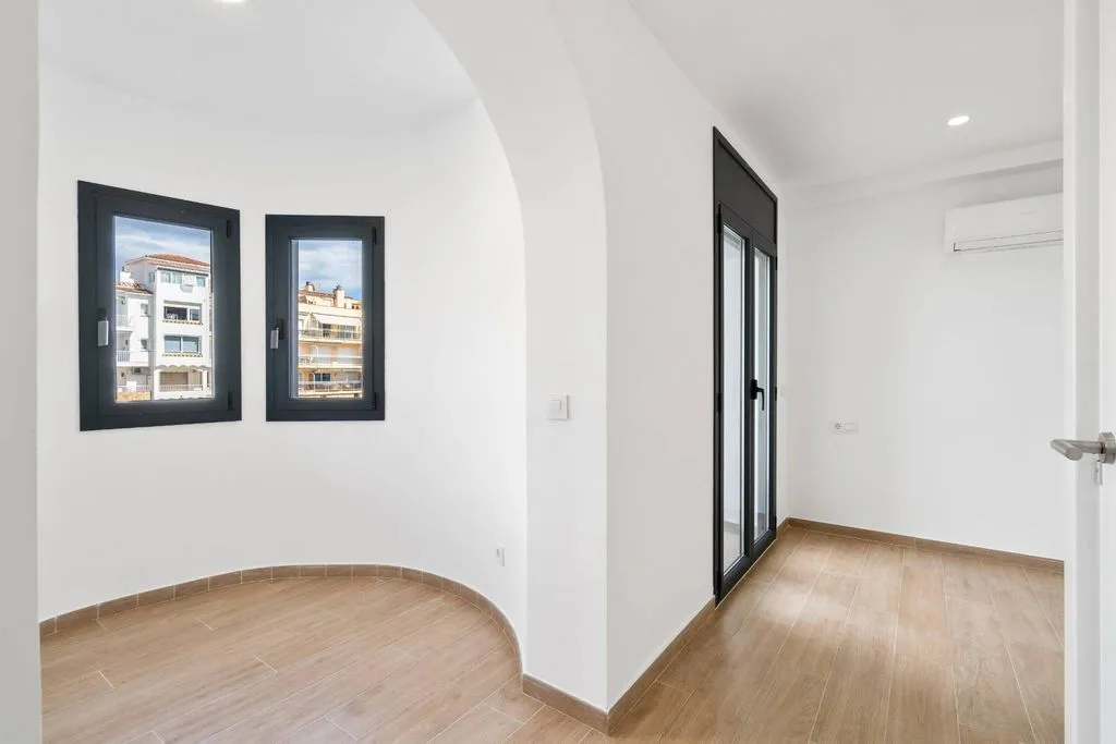 Rooms - Luxury Apartment with Marina Access in Empuriabrava