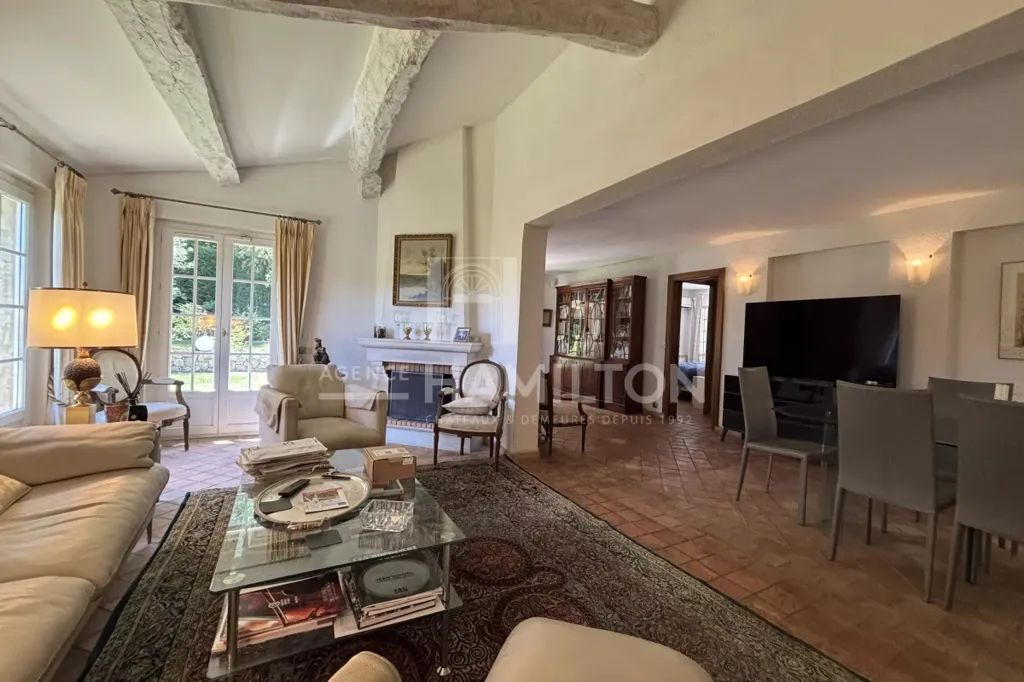 Séjour - Villa Luxueuse avec Piscine à Châteauneuf-Grasse