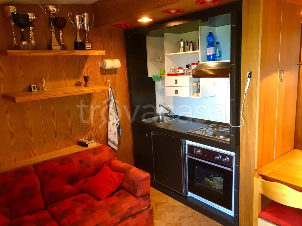 Cucina - Armed Apartment with Balcony in Saint Gree, Viola