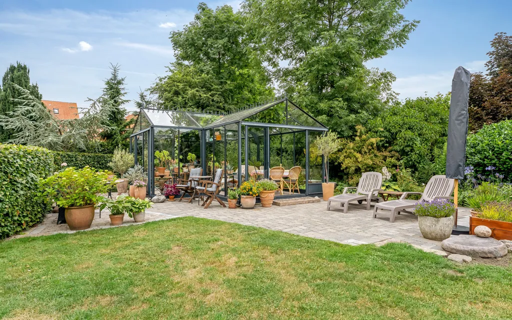 Jardin - Rustic Redbrick Villa with Garden in Nakskov