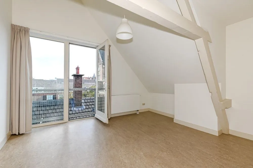 Pièces - Classic Penthouse with Balcony in Den Haag