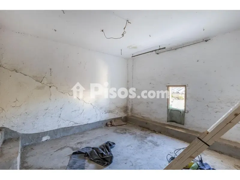 Rooms - House to Renovate in Güevéjar