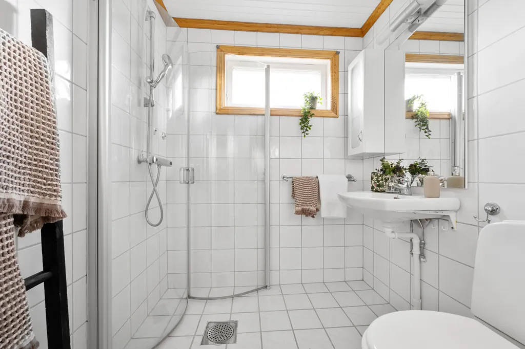 Salles de bain - Detached House with Double Garage in Nittedal