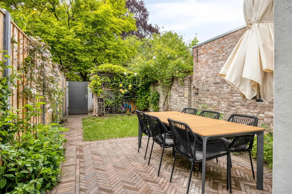 Aed - Charming House with Garden in Heusden
