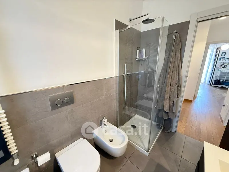 Salles de bain - Terraced Villa with Double Garden in Saronno