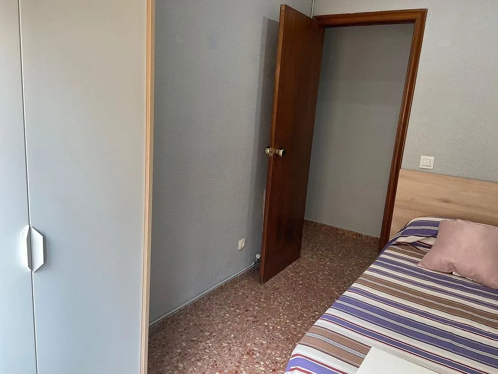 Student Flat with Balcony in Mestalla