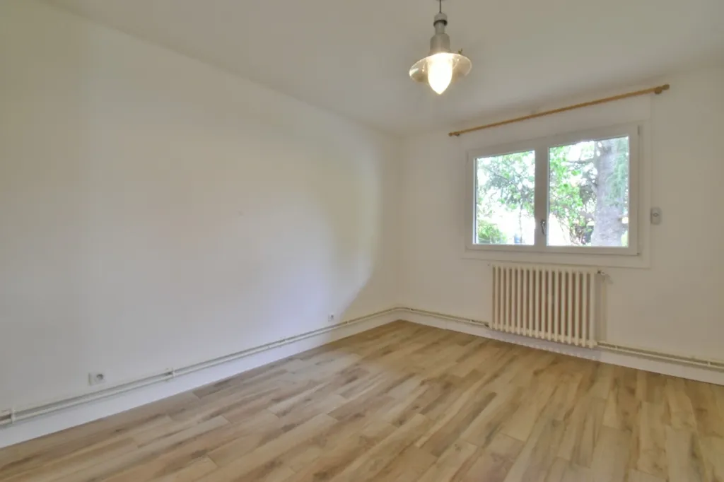 Rooms - Renovated House with Pool in Château Arnaux