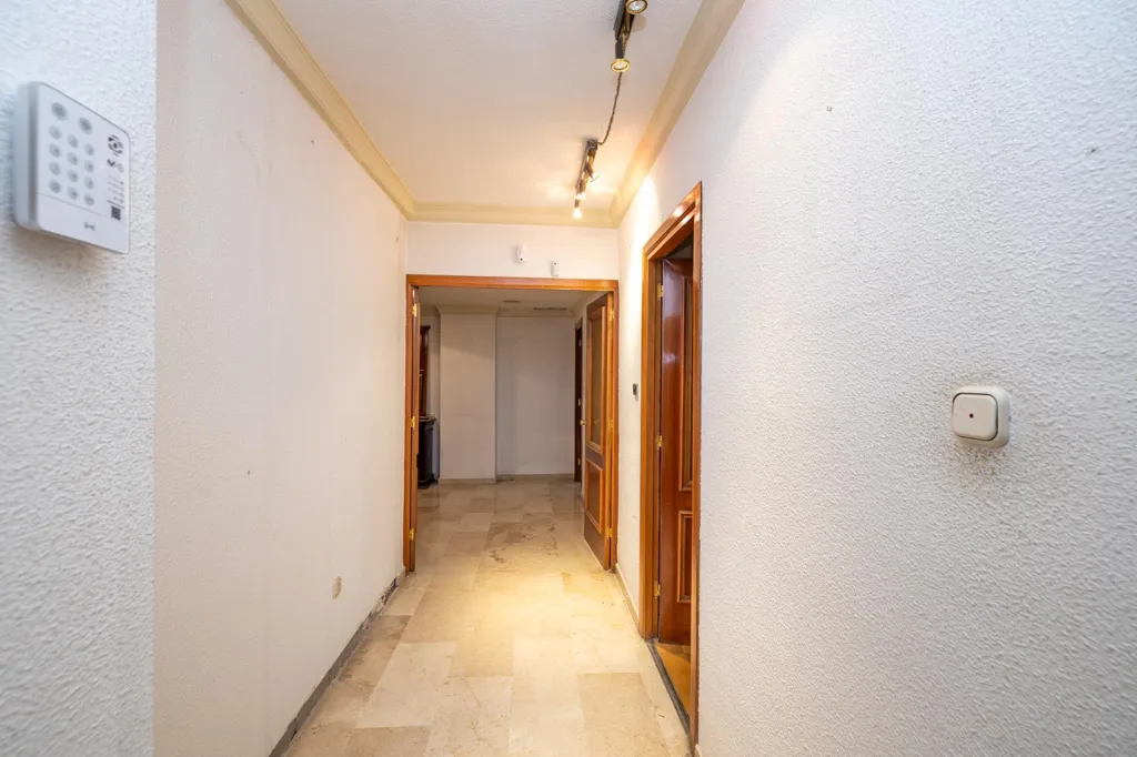 Entrée - Apartment for Renovation in Granada Centre