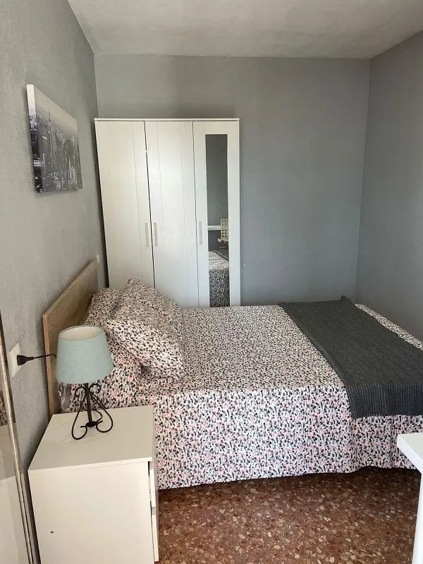 Student Flat with Balcony in Mestalla