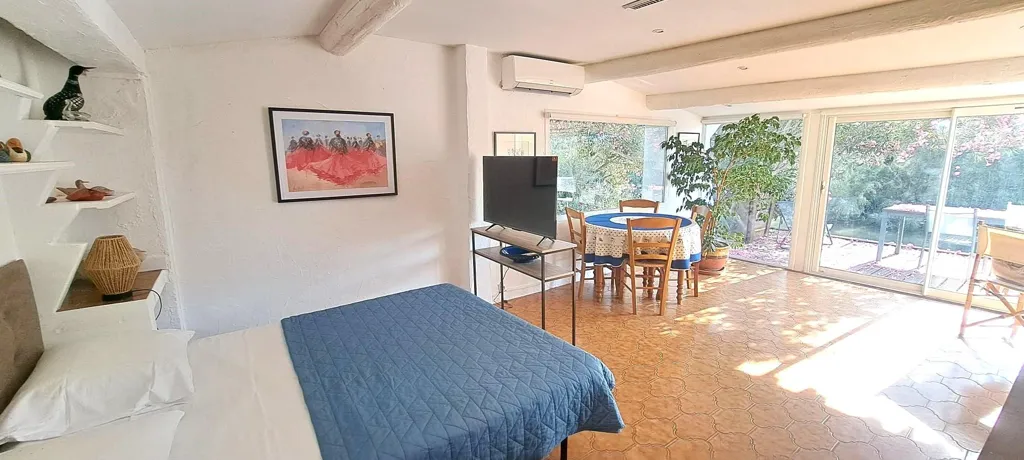 Magamistoad - Charming Waterfront Property with Pool in Saintes Maries de la Mer