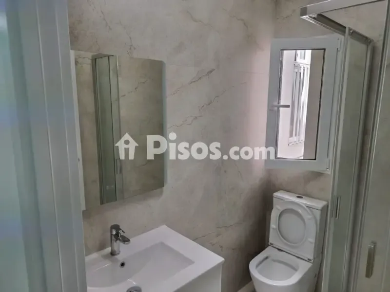 Salles de bain - Fully Furnished Flat with Ascensor in Latina